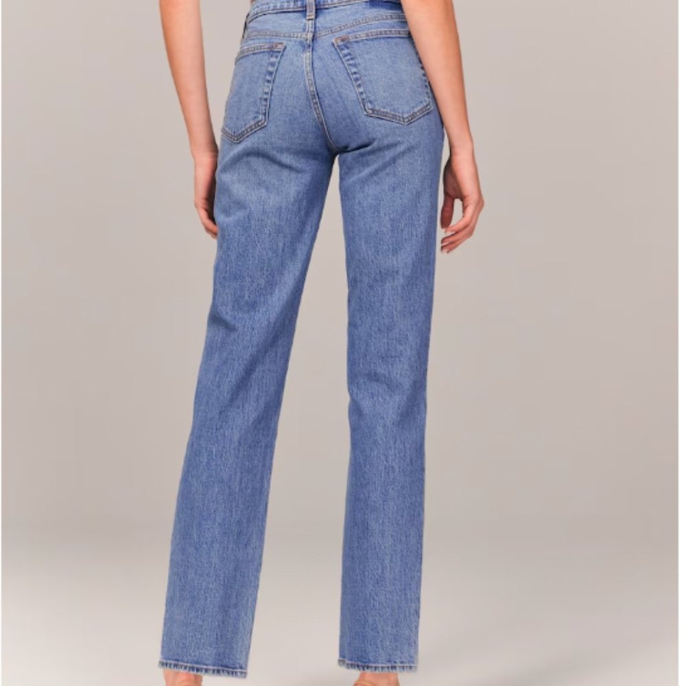 NWT: Abercrombie & Fitch, Mid Rise 90s Straight Jean, Size 26S